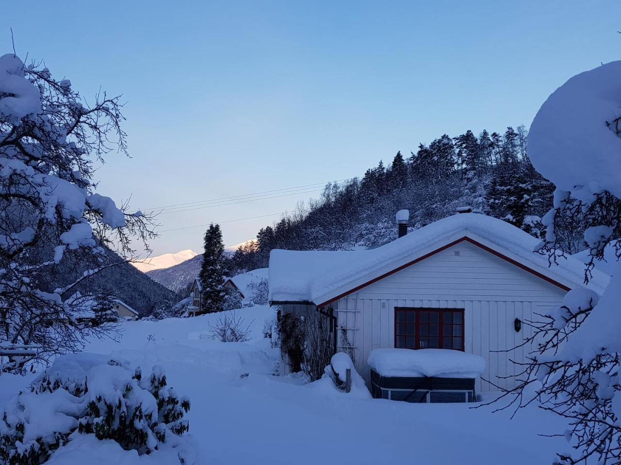 Dalhus - House With Jacuzzi Villa Norddal Exterior photo